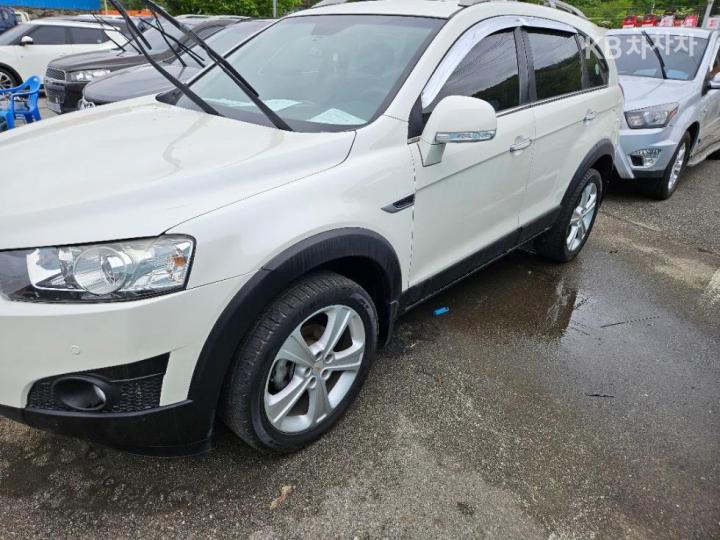 Chevrolet Captiva 2WD LT 4