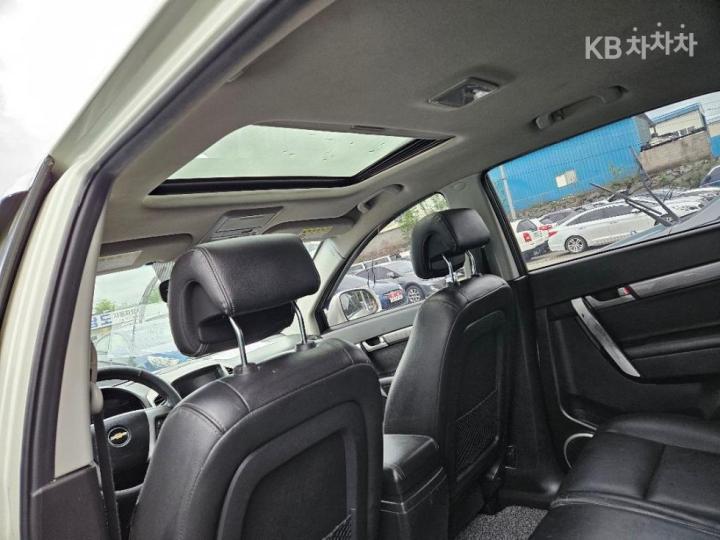 Chevrolet Captiva 2WD LT 8