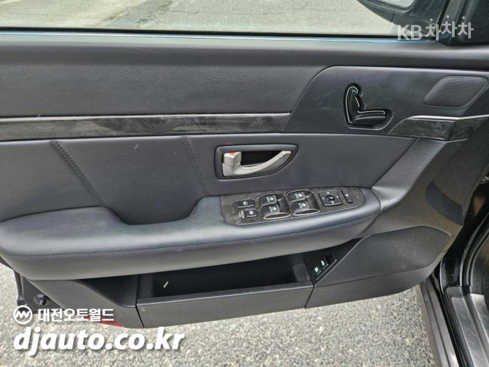 Kia Opirus — miniaturë 12