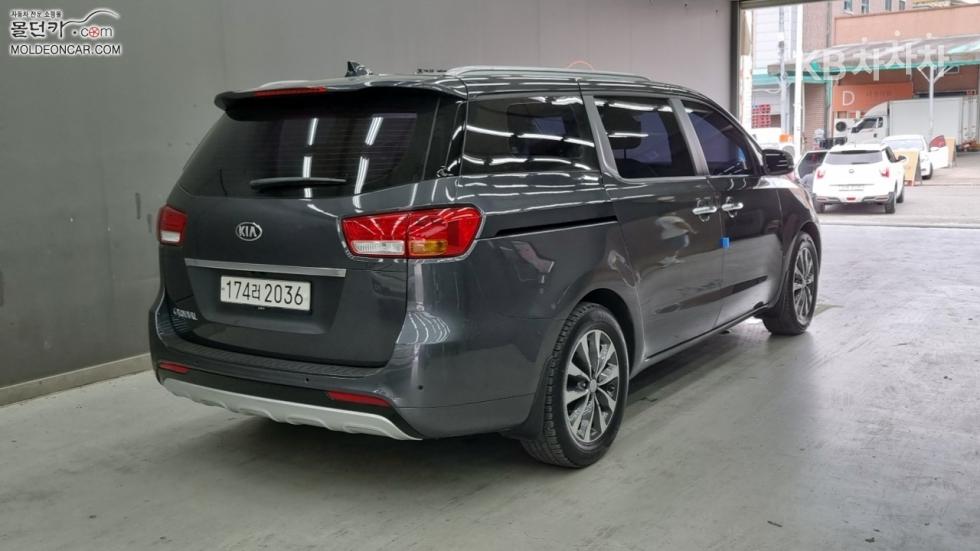 2018 - kia carnival