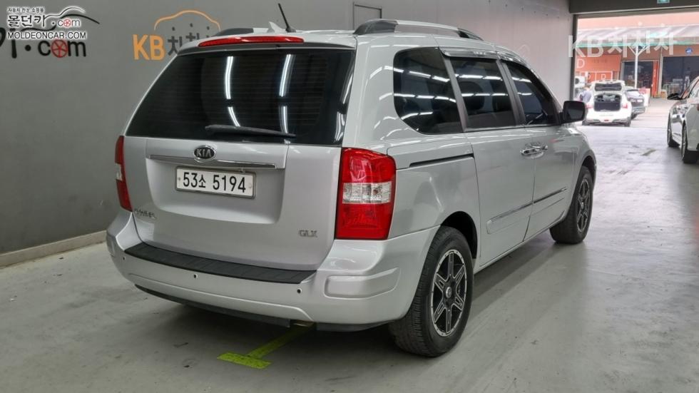 2011 - kia carnival