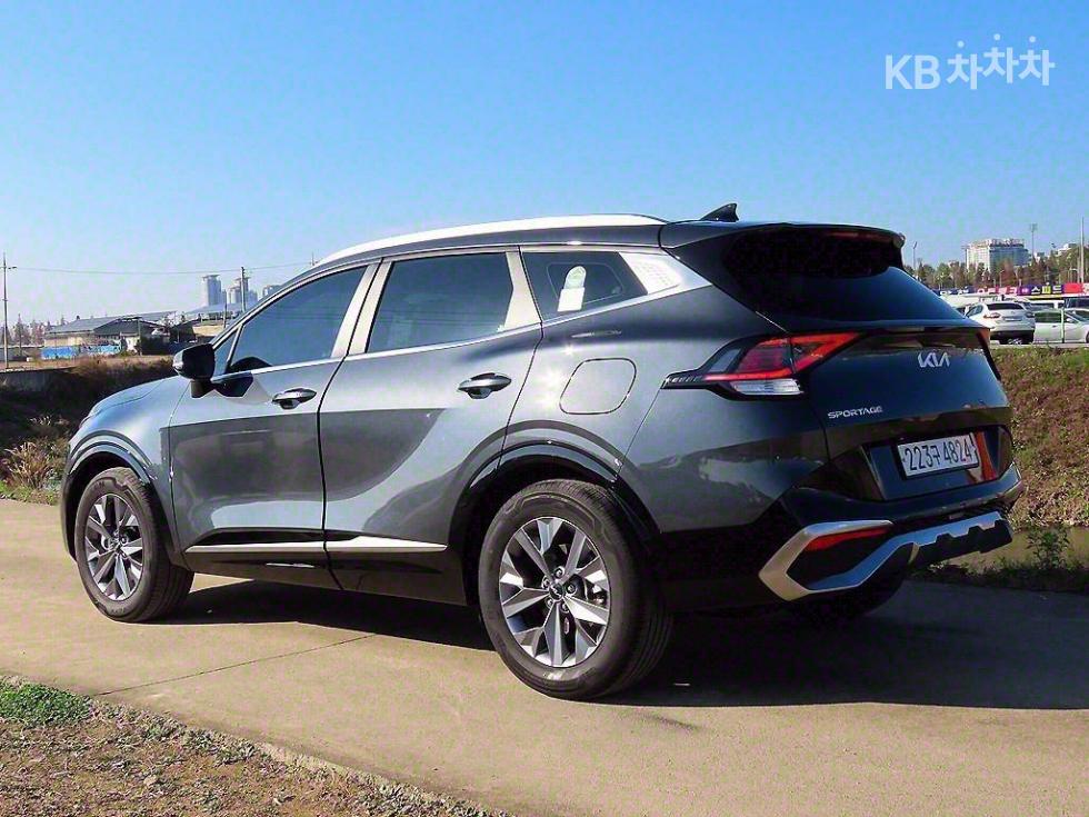 2022 - kia sportage