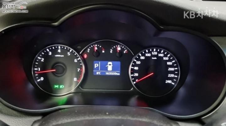 Kia Carens 2.0 LPi Prestige 8