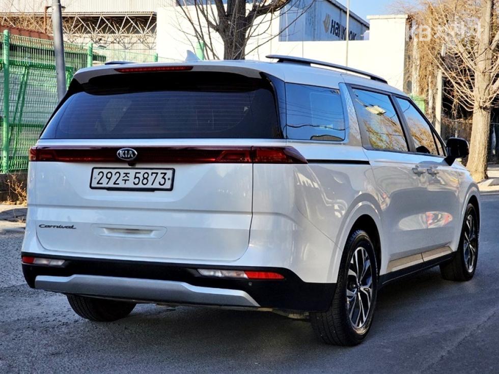 2021 - kia carnival