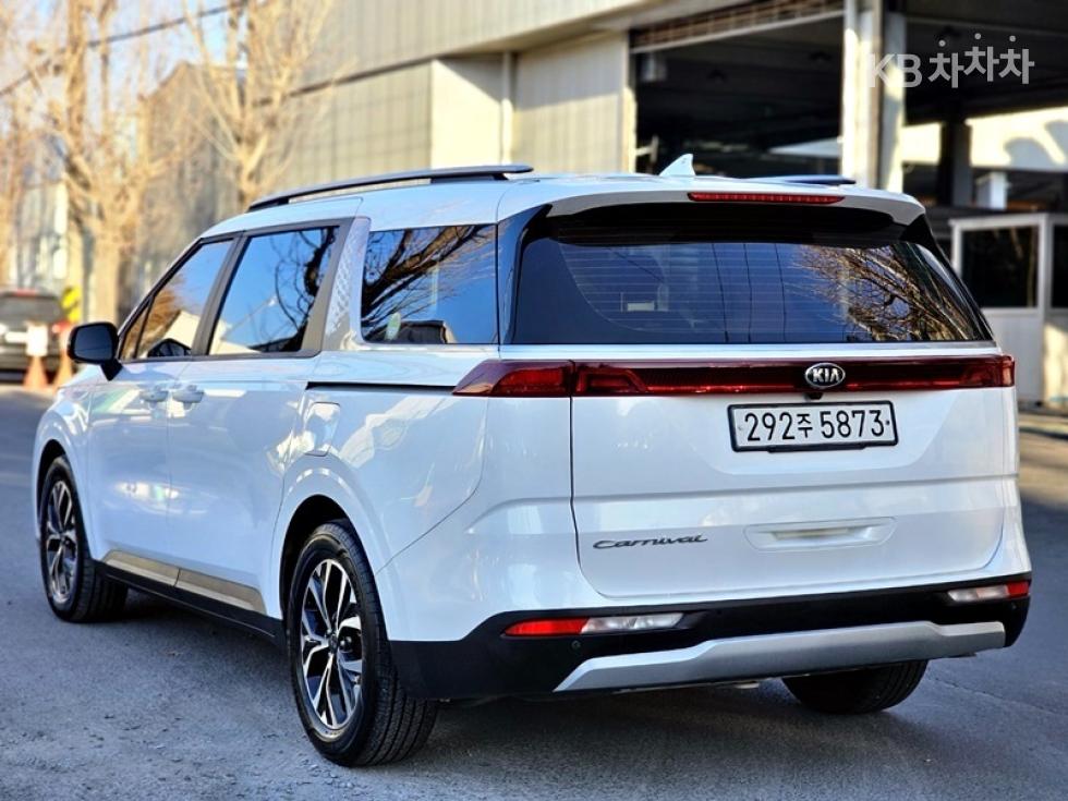 2021 - kia carnival