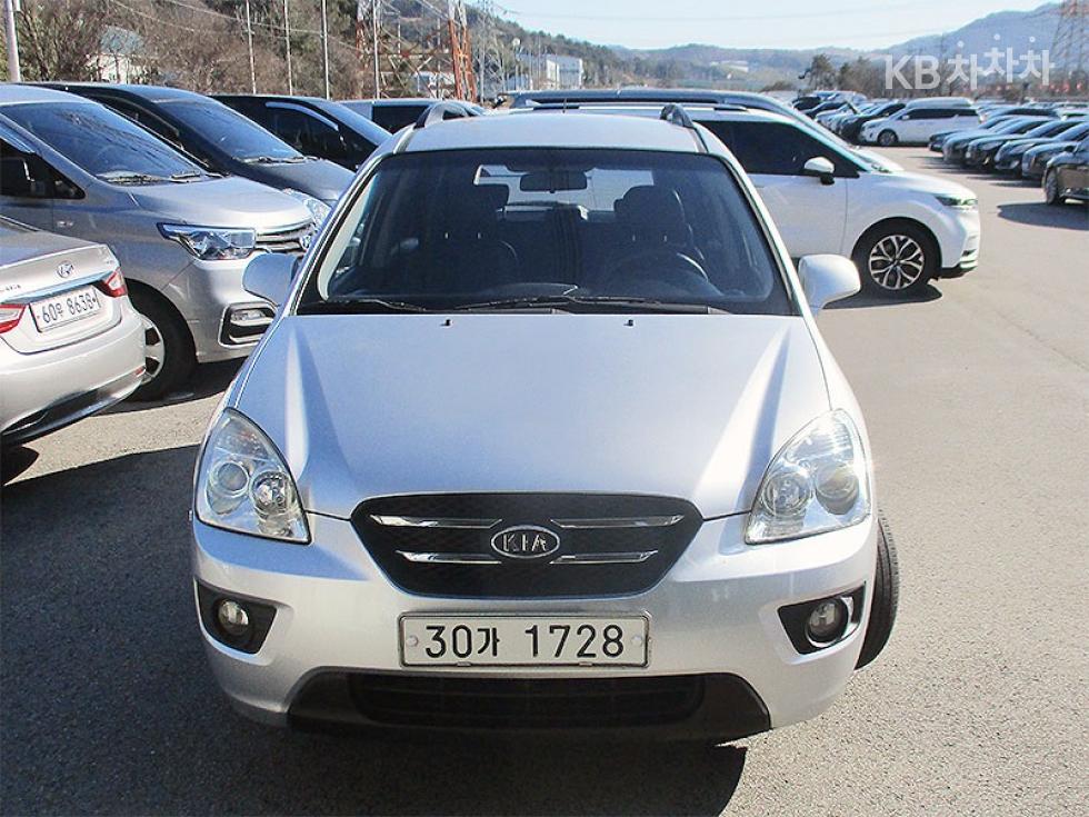 Kia Carens — miniaturë 2