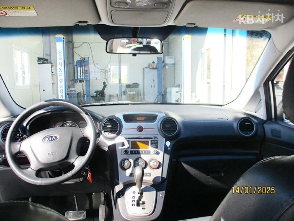 Kia Carens — miniaturë 6