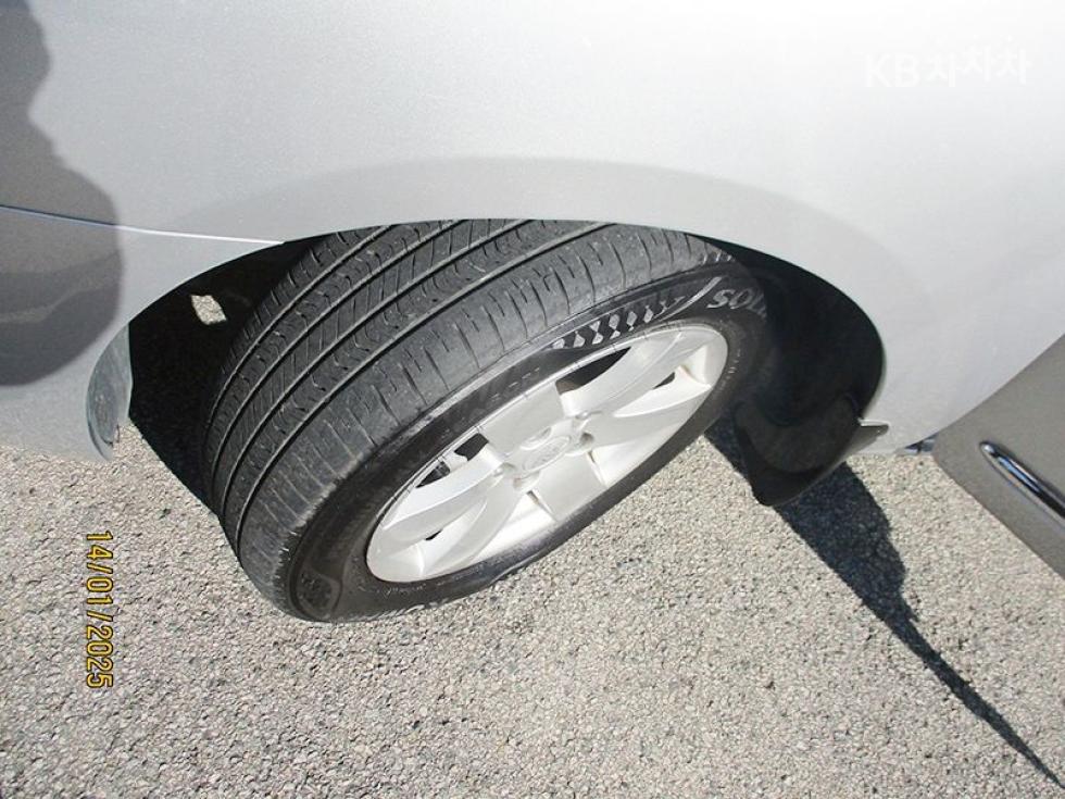 Kia Carens — miniaturë 12