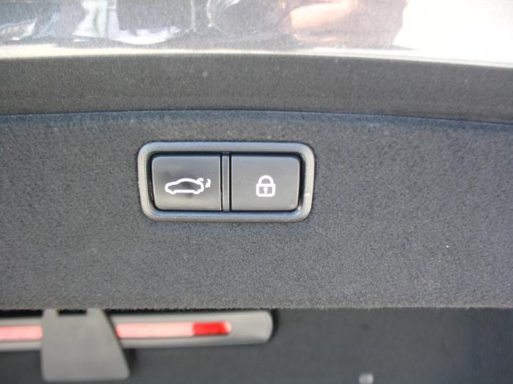 Genesis G80 3.3 GDI AWD Premium Luxury 8