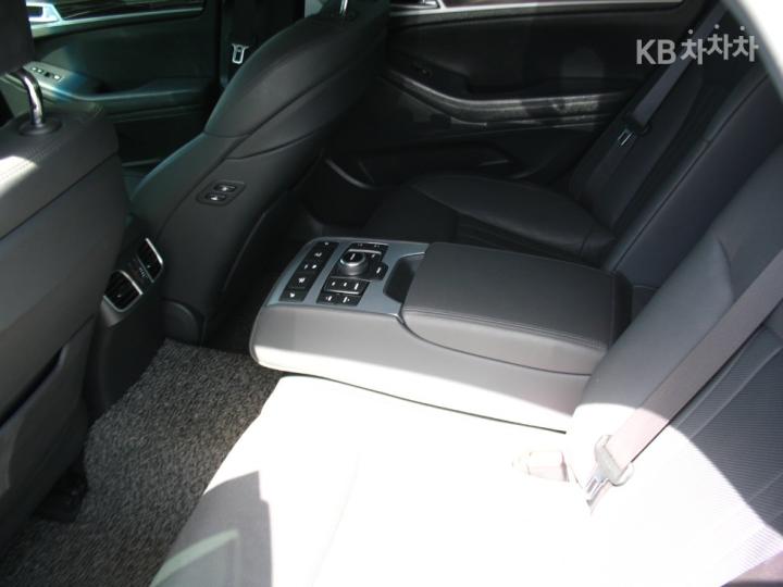 Genesis G80 3.3 GDI AWD Premium Luxury 9