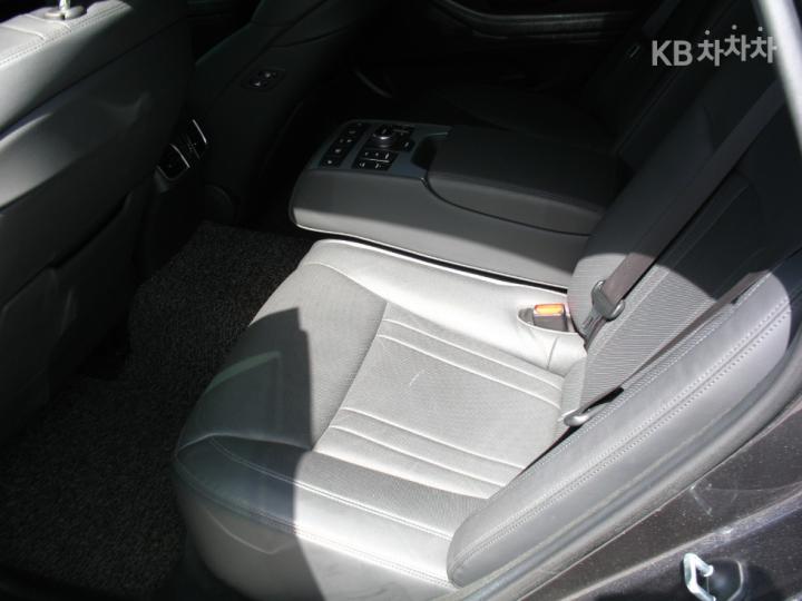 Genesis G80 3.3 GDI AWD Premium Luxury 10