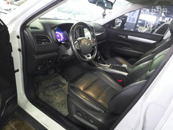 Renault QM6 2.0 LPe 2WD LE 8