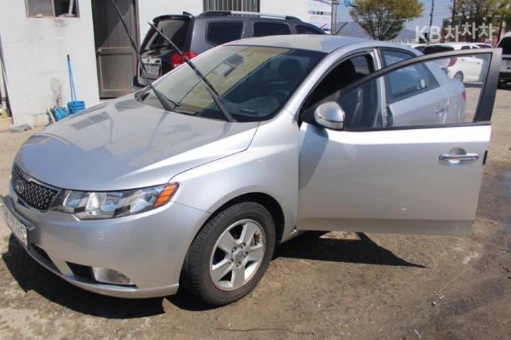 Kia Forte 1.6 LPI Luxury 3