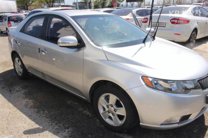 Kia Forte 1.6 LPI Luxury 4