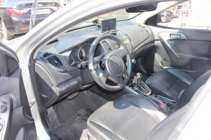 Kia Forte 1.6 LPI Luxury 5