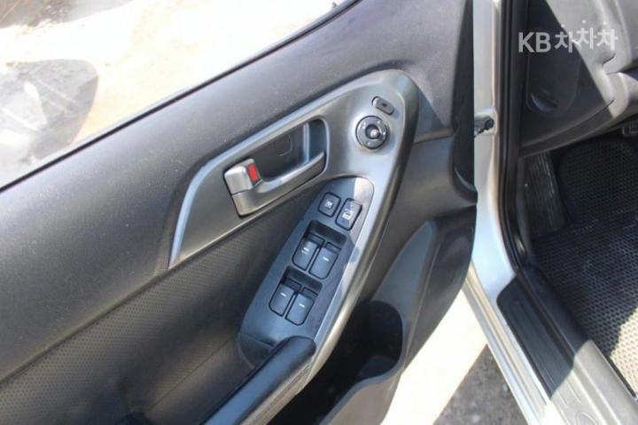 Kia Forte 1.6 LPI Luxury 6