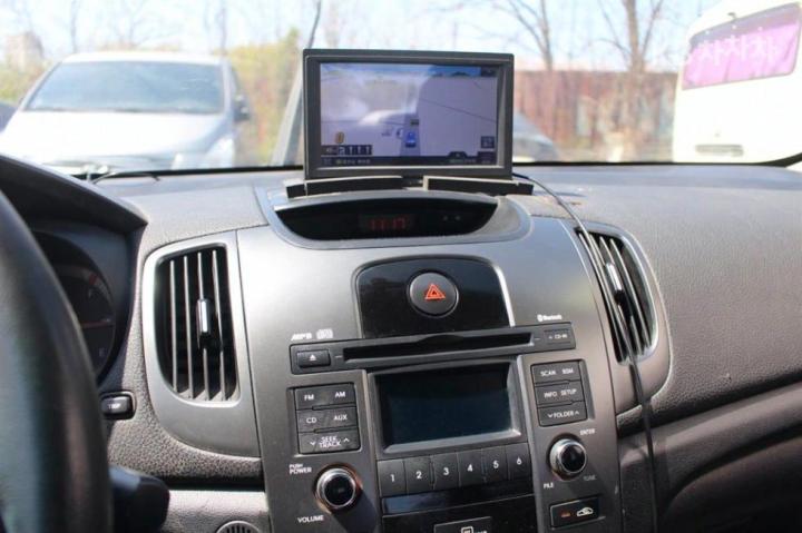 Kia Forte 1.6 LPI Luxury 8