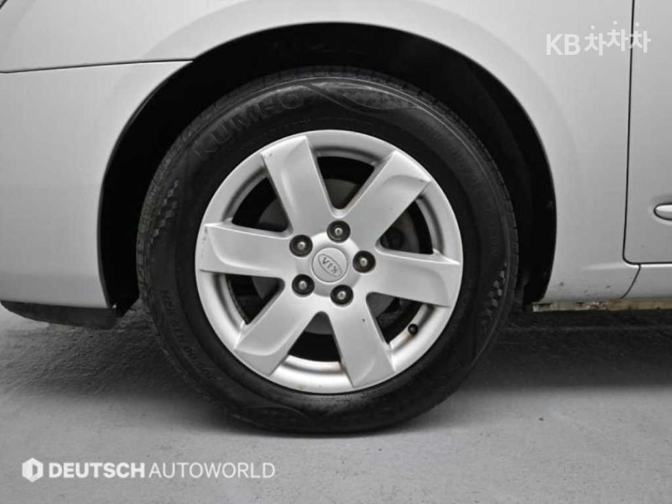 Kia Carens — miniaturë 5