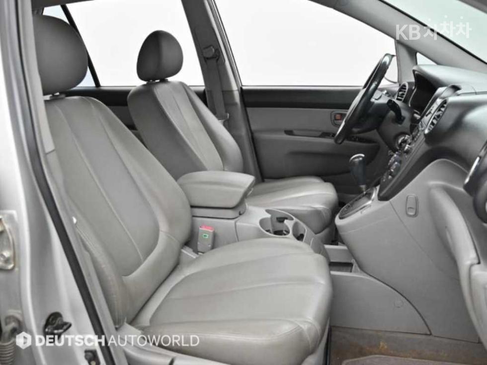 Kia Carens — miniaturë 10