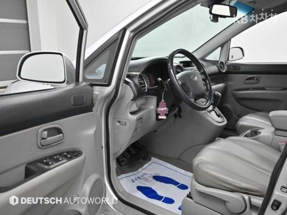Kia Carens — miniaturë 11