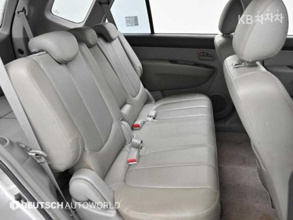 Kia Carens — miniaturë 12