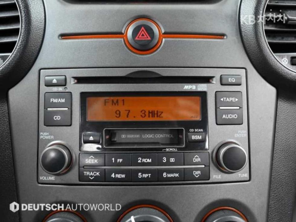 Kia Carens — miniaturë 16