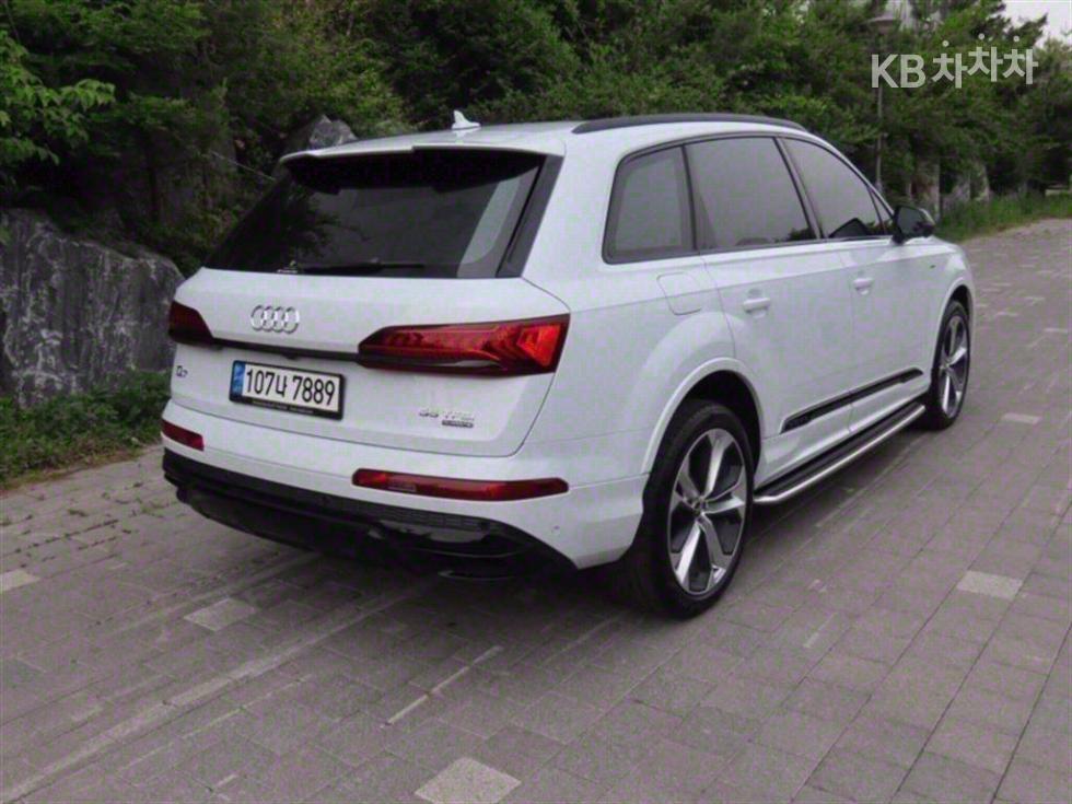 Audi Q7 — miniaturë 3