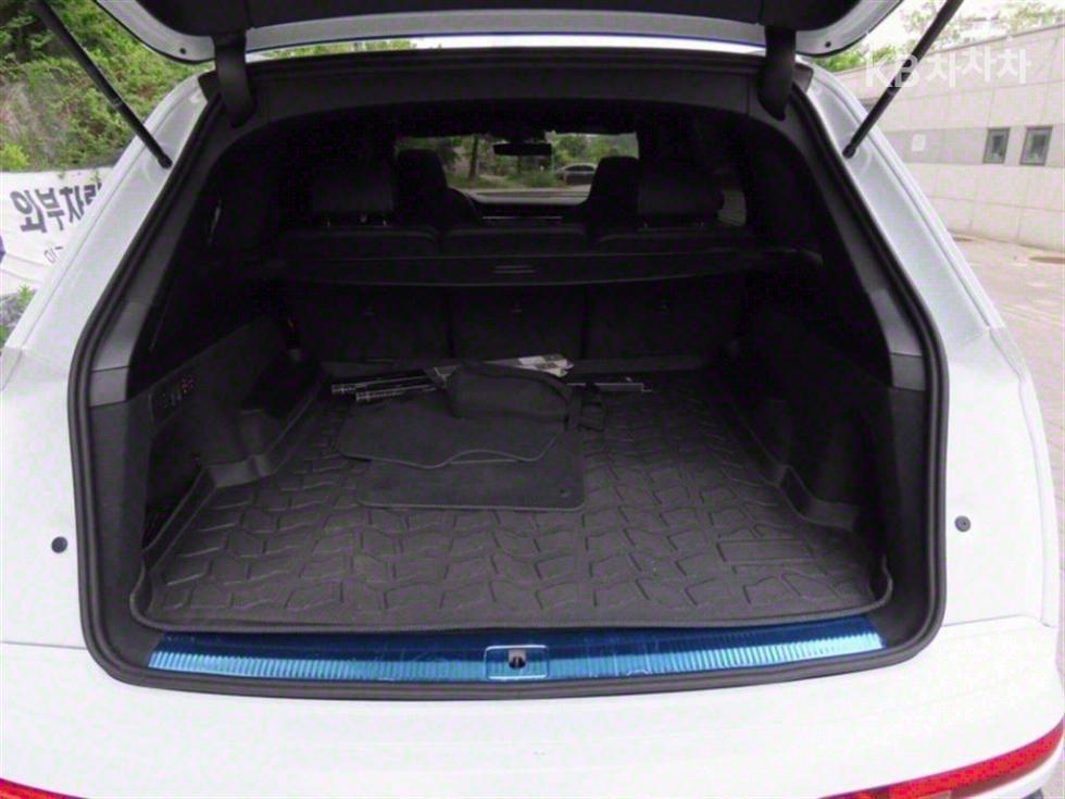 Audi Q7 — miniaturë 18