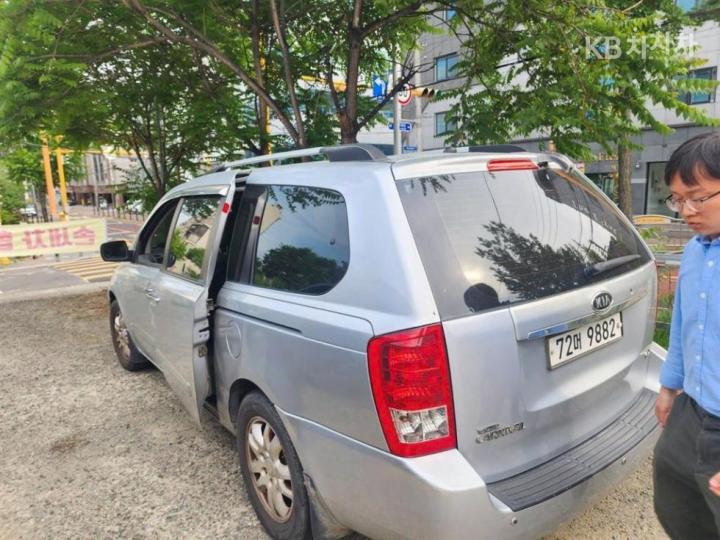 Kia Carnival Grand GLX Base Type 4