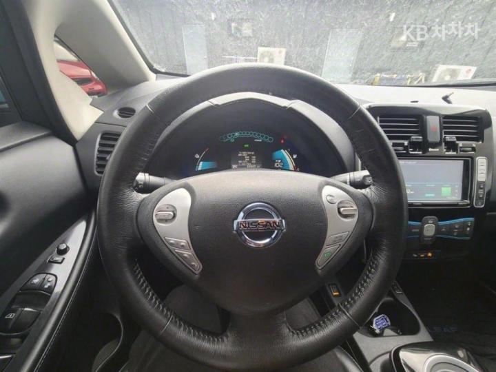 Nissan Leaf SL 9