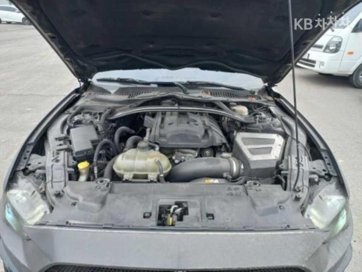 Ford Mustang Convertible 7