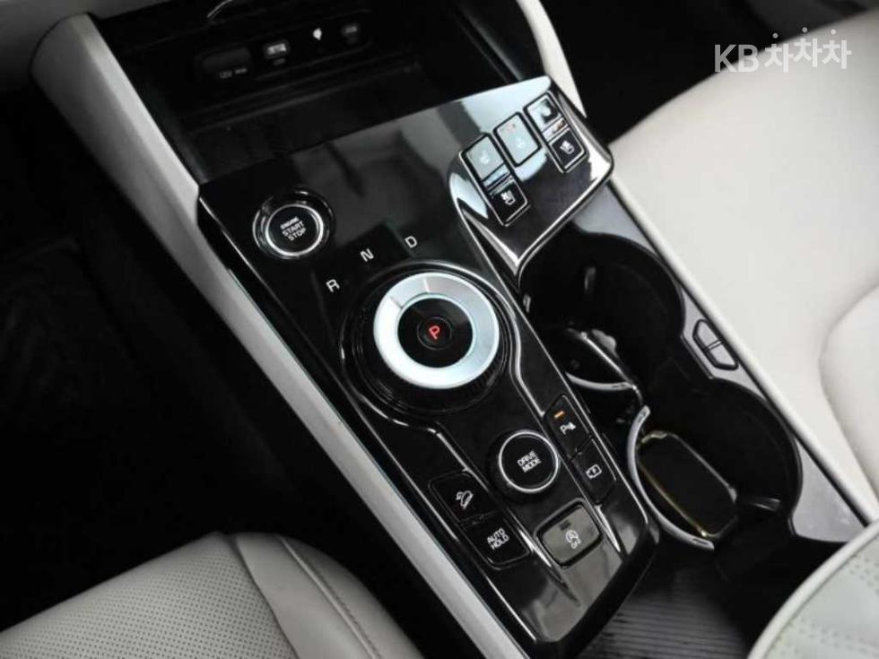 2022 - kia sportage