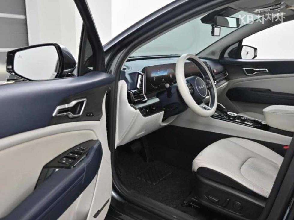 2022 - kia sportage