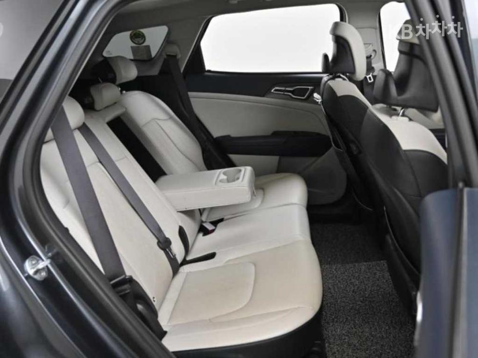 2022 - kia sportage