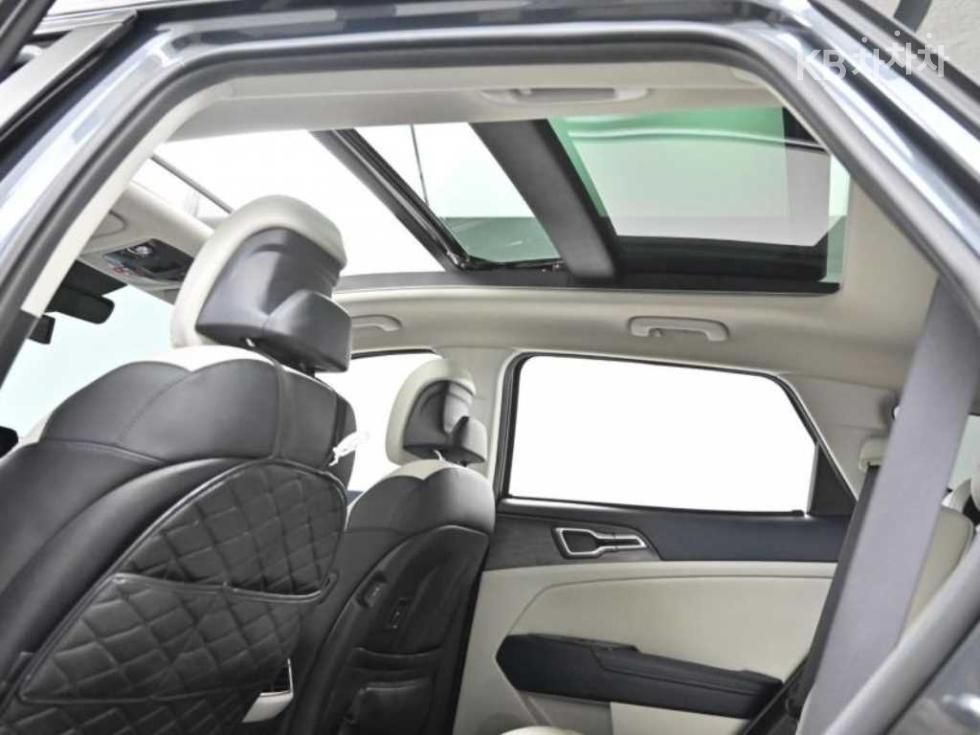 2022 - kia sportage