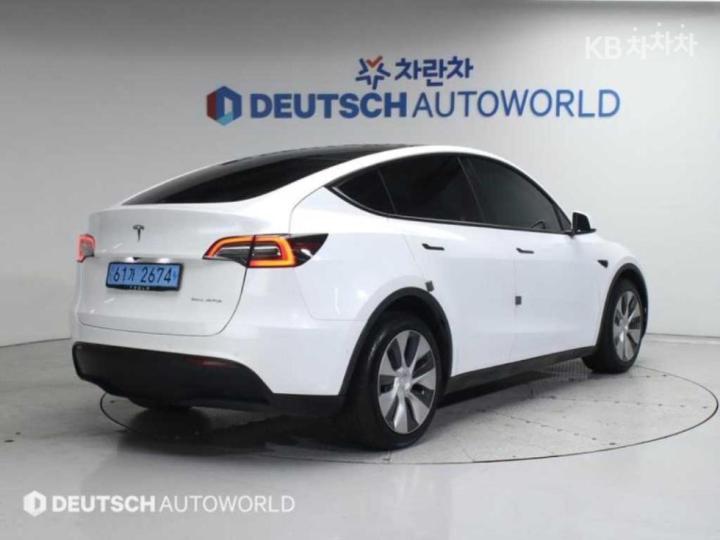 Tesla Model Y Long Range 3