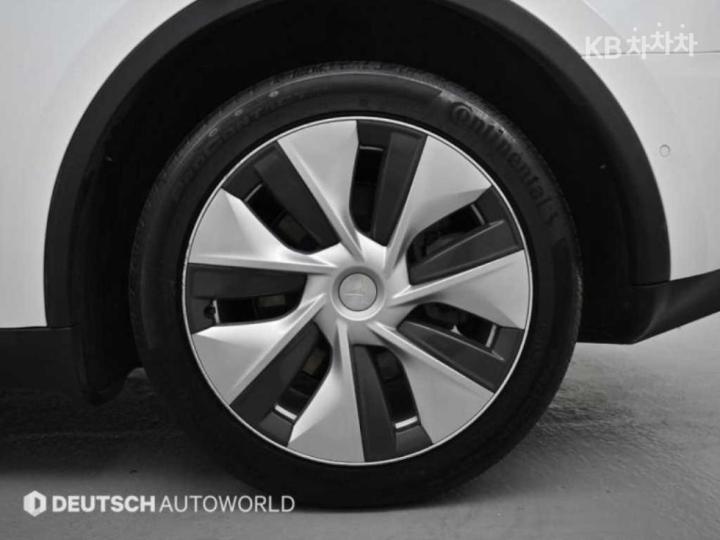 Tesla Model Y Long Range 6