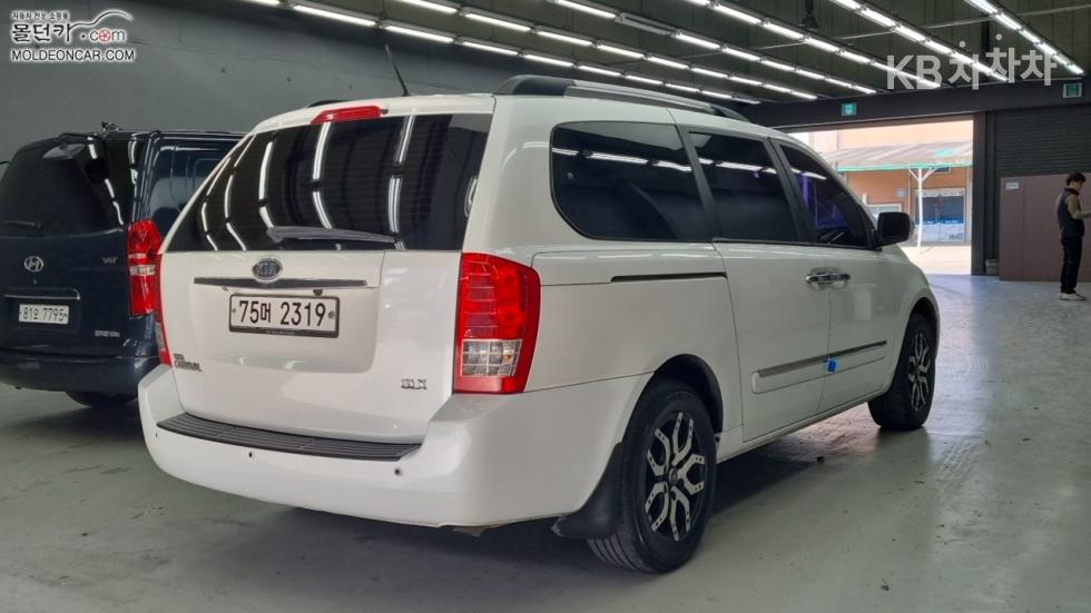 2012 - kia carnival