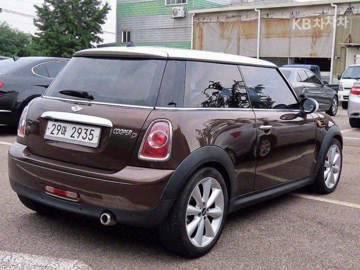 Mini Cooper D 2.0 SE 4