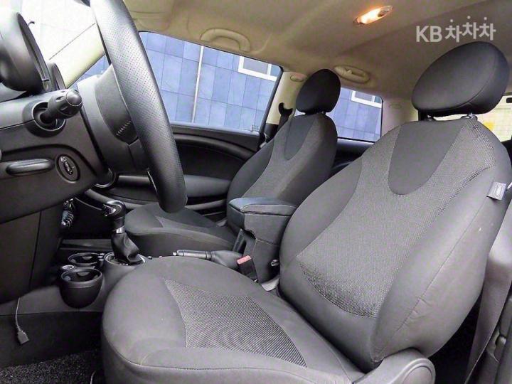 Mini Cooper D 2.0 SE 6