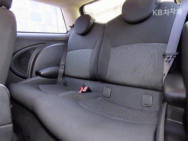 Mini Cooper D 2.0 SE 7