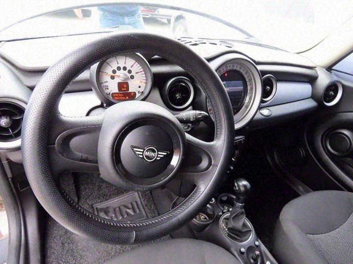 Mini Cooper D 2.0 SE 10