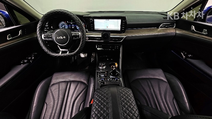 2023 - kia k5
