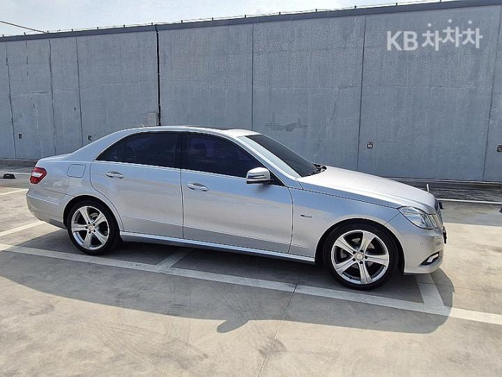 Mercedes-Benz E-Class New E200 CGI BlueEfficiency Avantgarde W212 2009-2013 4