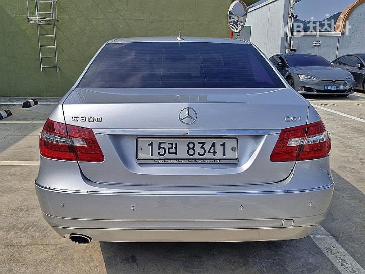 Mercedes-Benz E-Class New E200 CGI BlueEfficiency Avantgarde W212 2009-2013 5