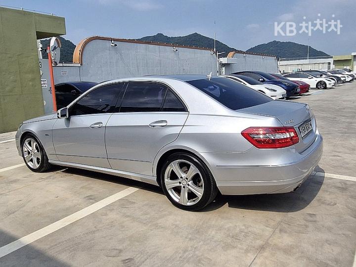 Mercedes-Benz E-Class New E200 CGI BlueEfficiency Avantgarde W212 2009-2013 7
