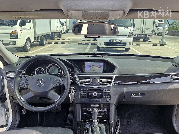 Mercedes-Benz E-Class New E200 CGI BlueEfficiency Avantgarde W212 2009-2013 8