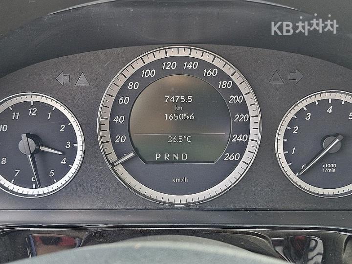 Mercedes-Benz E-Class New E200 CGI BlueEfficiency Avantgarde W212 2009-2013 9