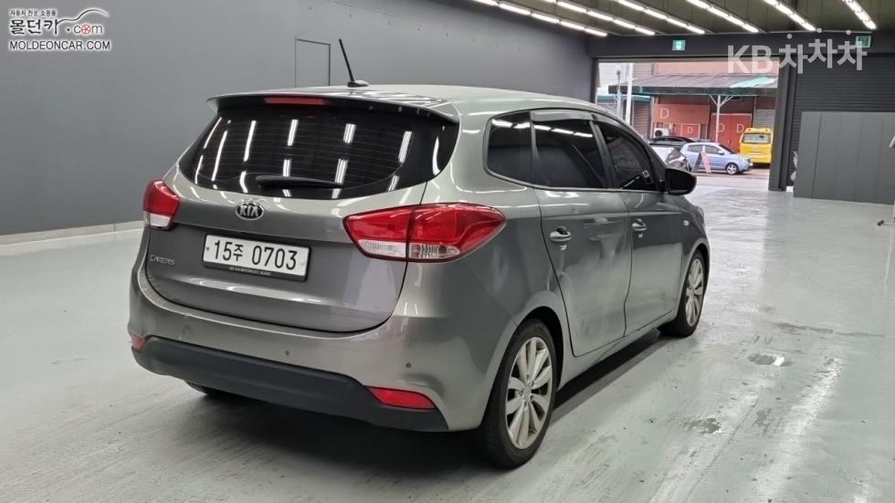 Kia Carens — miniaturë 2