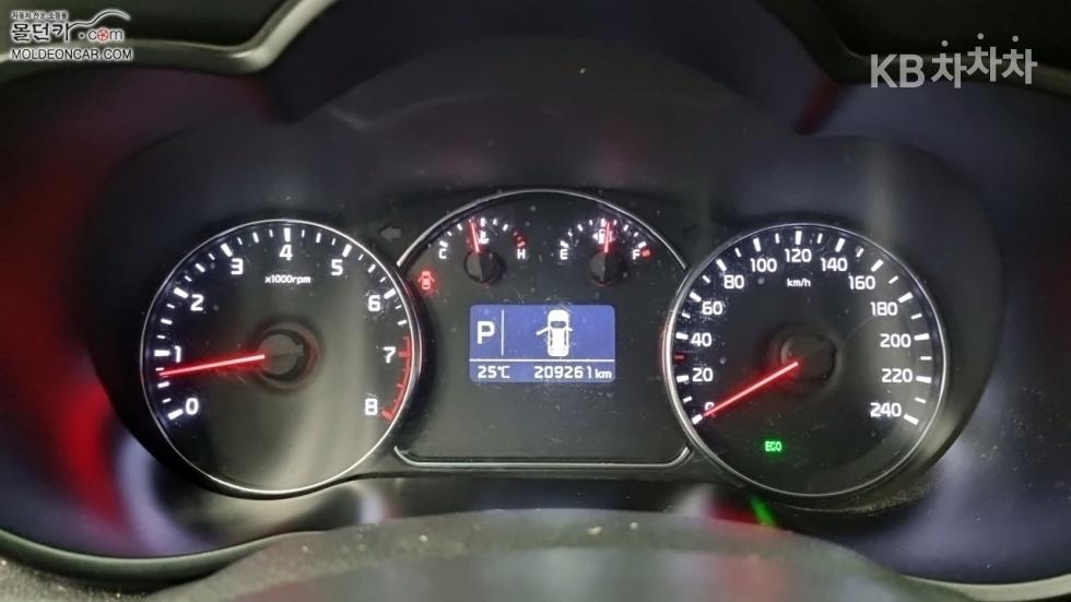 Kia Carens — miniaturë 5